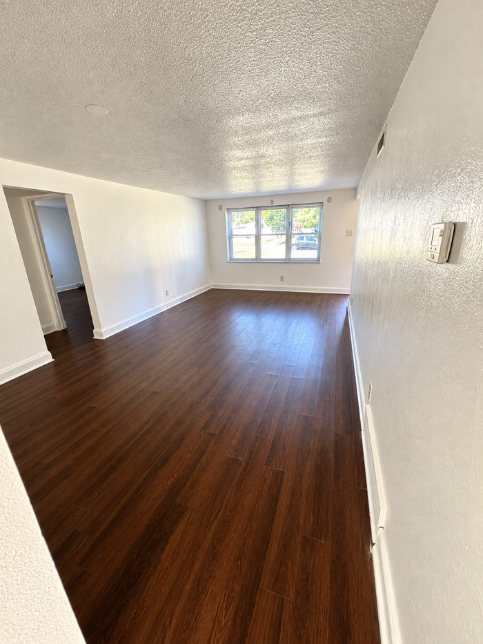972 Warder Ave #972 - Photo 2 of 7