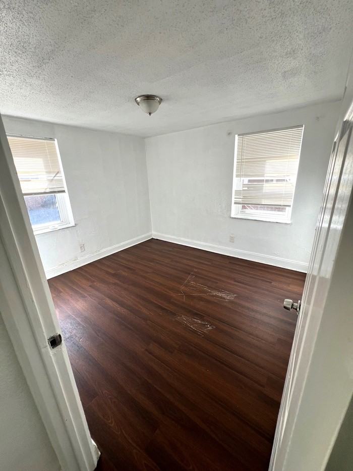 972 Warder Ave #972 - Photo 5 of 7