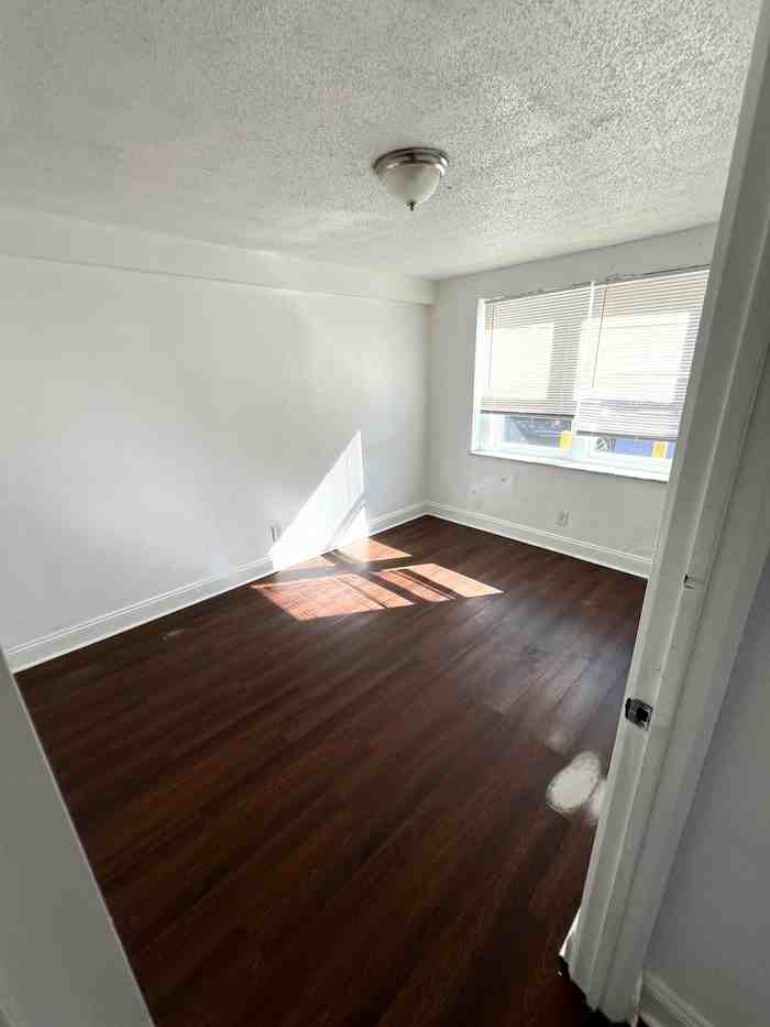 972 Warder Ave #972 - Photo 6 of 7