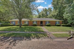 5042 Riverwood Cir - Photo 1 of 1