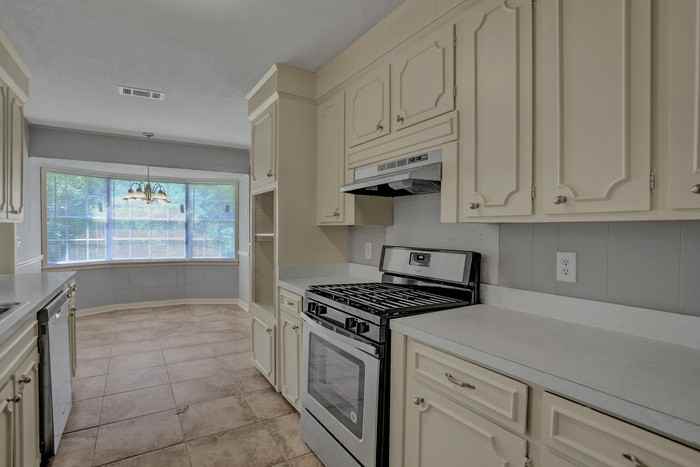 5042 Riverwood Cir - Photo 7 of 12