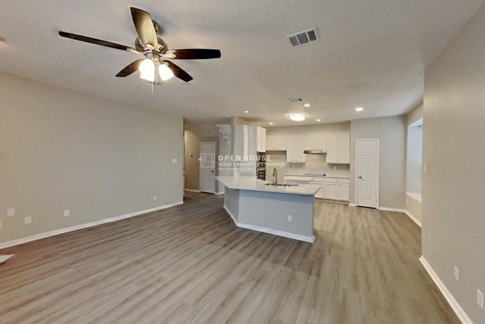 4408 Lansbury Ln - Photo 4 of 26