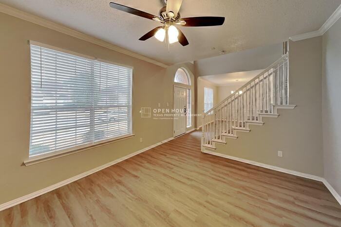 4408 Lansbury Ln - Photo 6 of 26