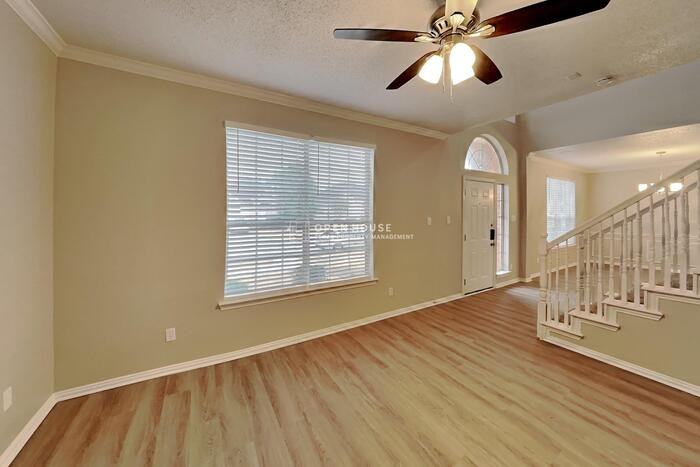 4408 Lansbury Ln - Photo 7 of 26