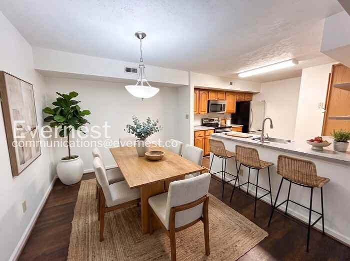 5313 Sloane Sq - Photo 3 of 16