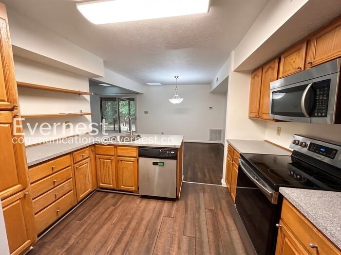 5313 Sloane Sq - Photo 6 of 16