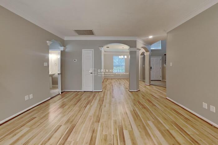 4731 Silverlake Dr - Photo 4 of 23
