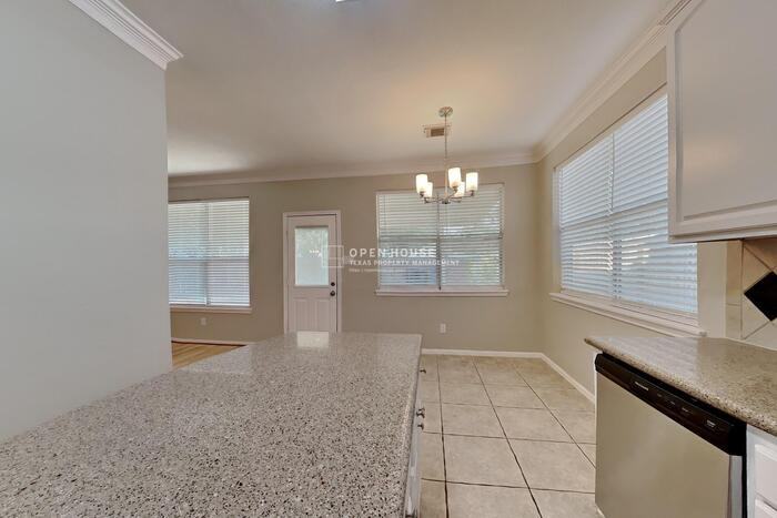 4731 Silverlake Dr - Photo 7 of 23