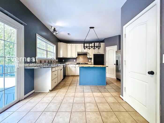 1008 Black Oak Ct - Photo 7 of 36