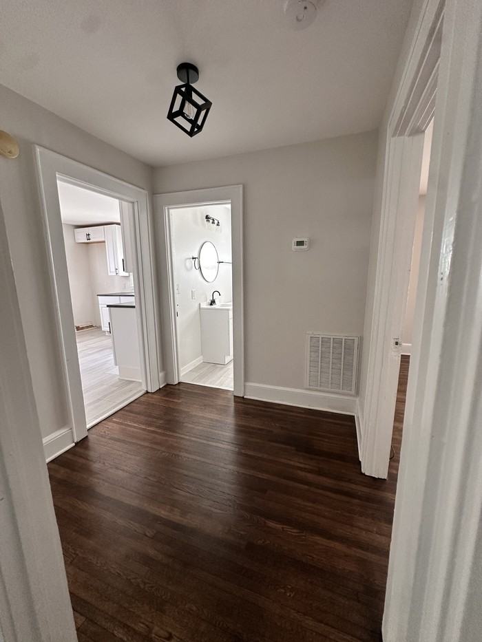 511 Benton St - Photo 4 of 11