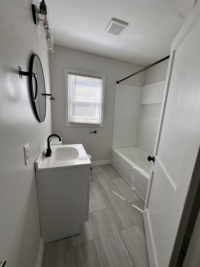 511 Benton St - Photo 7 of 11