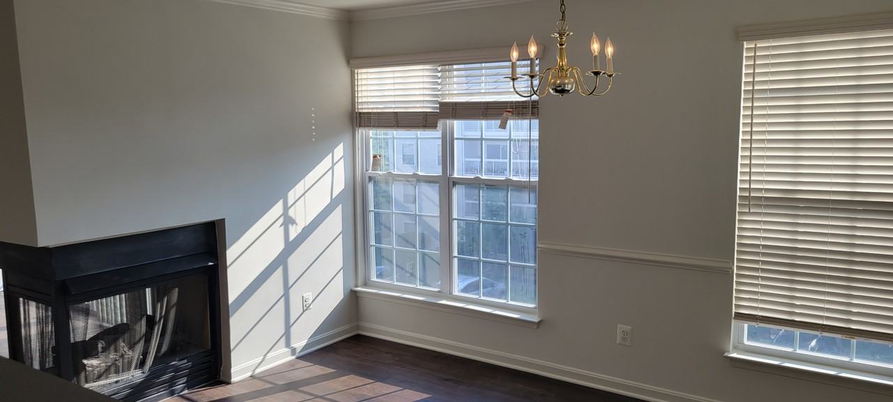 2495 Angeline Dr #304 - Photo 6 of 22