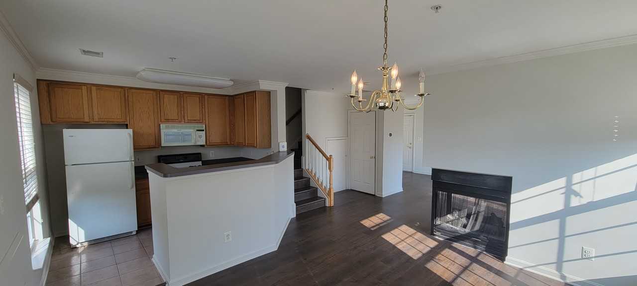 2495 Angeline Dr #304 - Photo 7 of 22