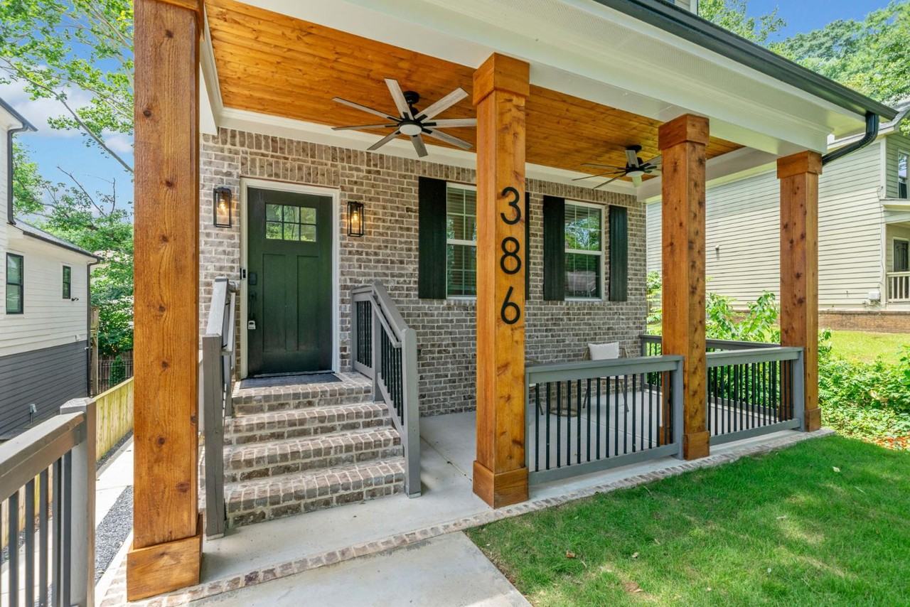 386 Griffin St NW - Photo 2 of 8