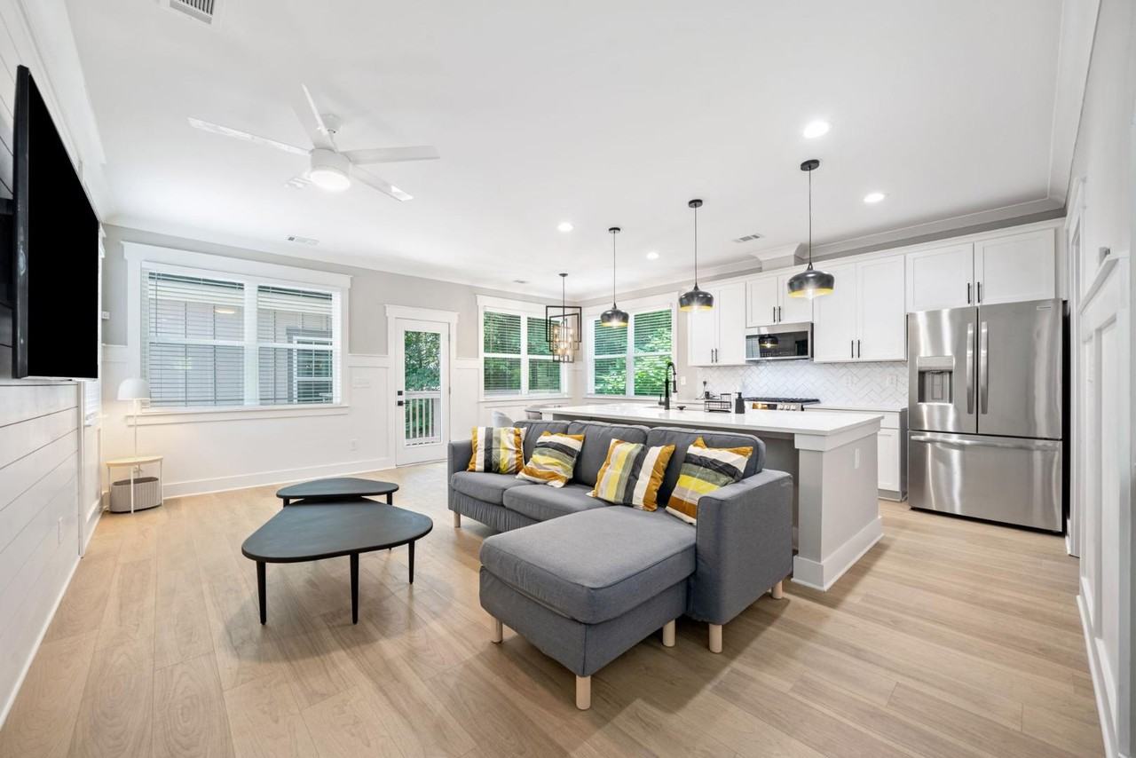 386 Griffin St NW - Photo 3 of 8