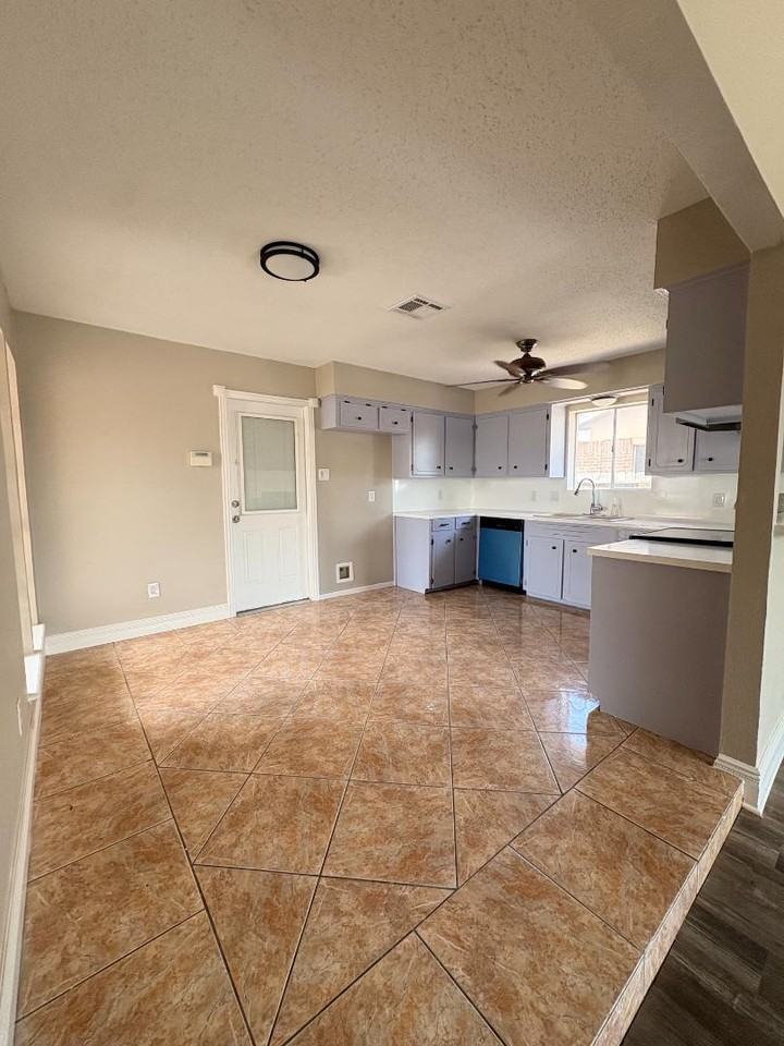 2030 Silver Sands Dr - Photo 3 of 11
