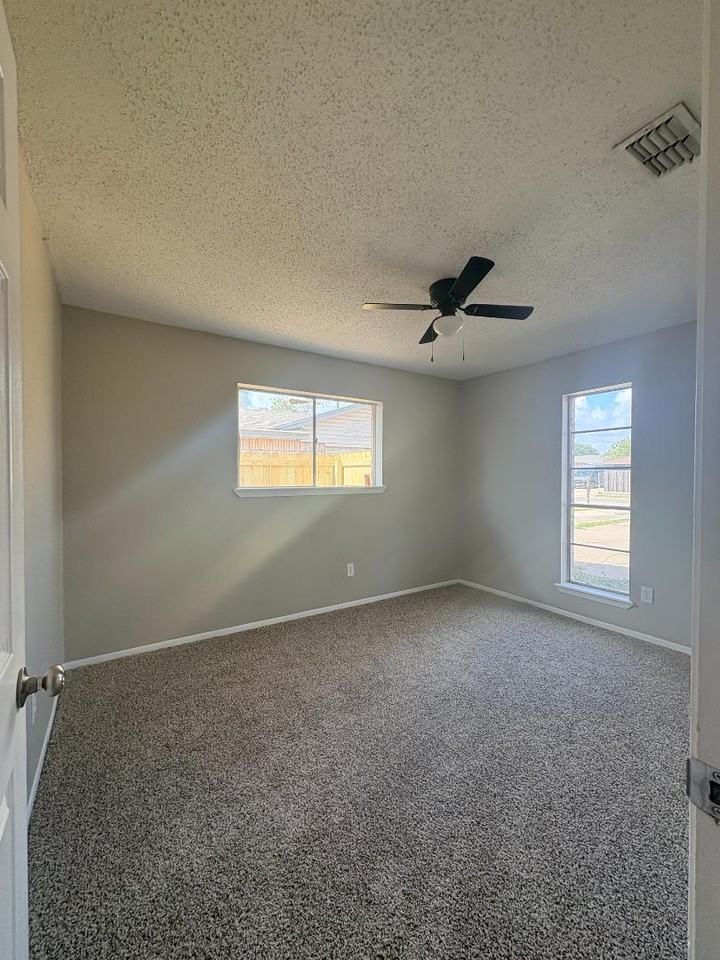 2030 Silver Sands Dr - Photo 6 of 11
