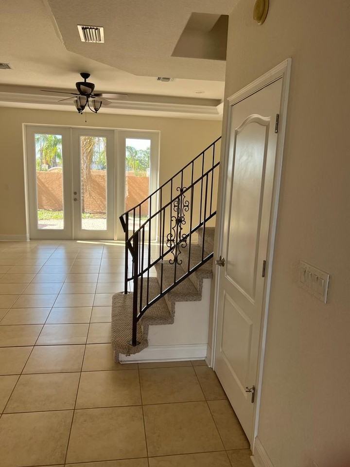 1001 Coronado Ct - Photo 2 of 20
