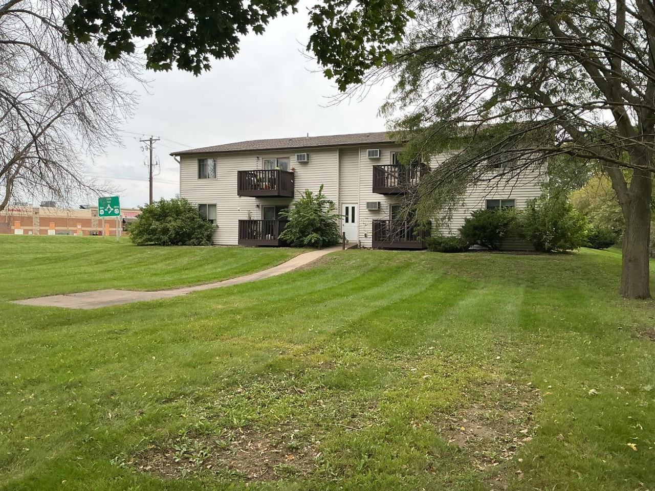 311 W Graham St - Photo 2 of 4