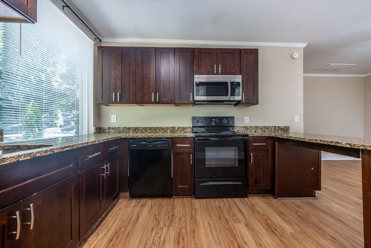 Walk to Campus! Downtown Apartment Available! - Photo 7 of 17