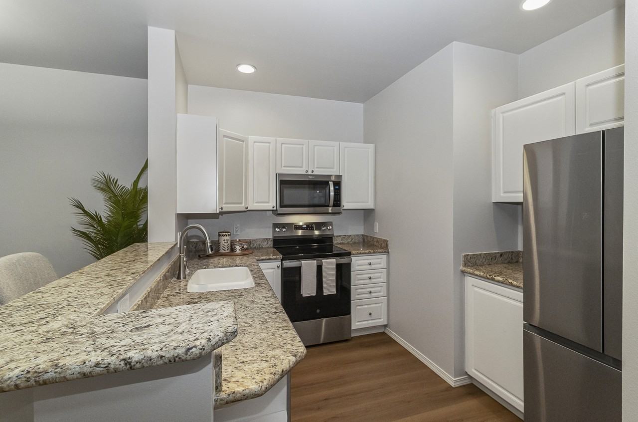 12712 Admiralty Way #F202 - Photo 4 of 29
