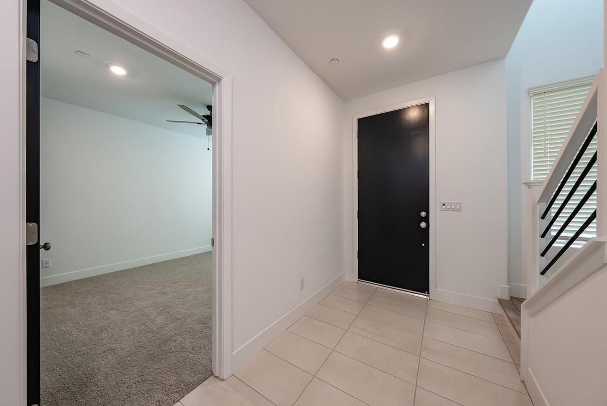 2885 E Tamarind Dr #1 - Photo 6 of 39