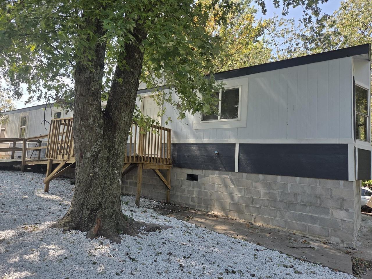 1008 W Kirkwood St #1 - Photo 2 of 12