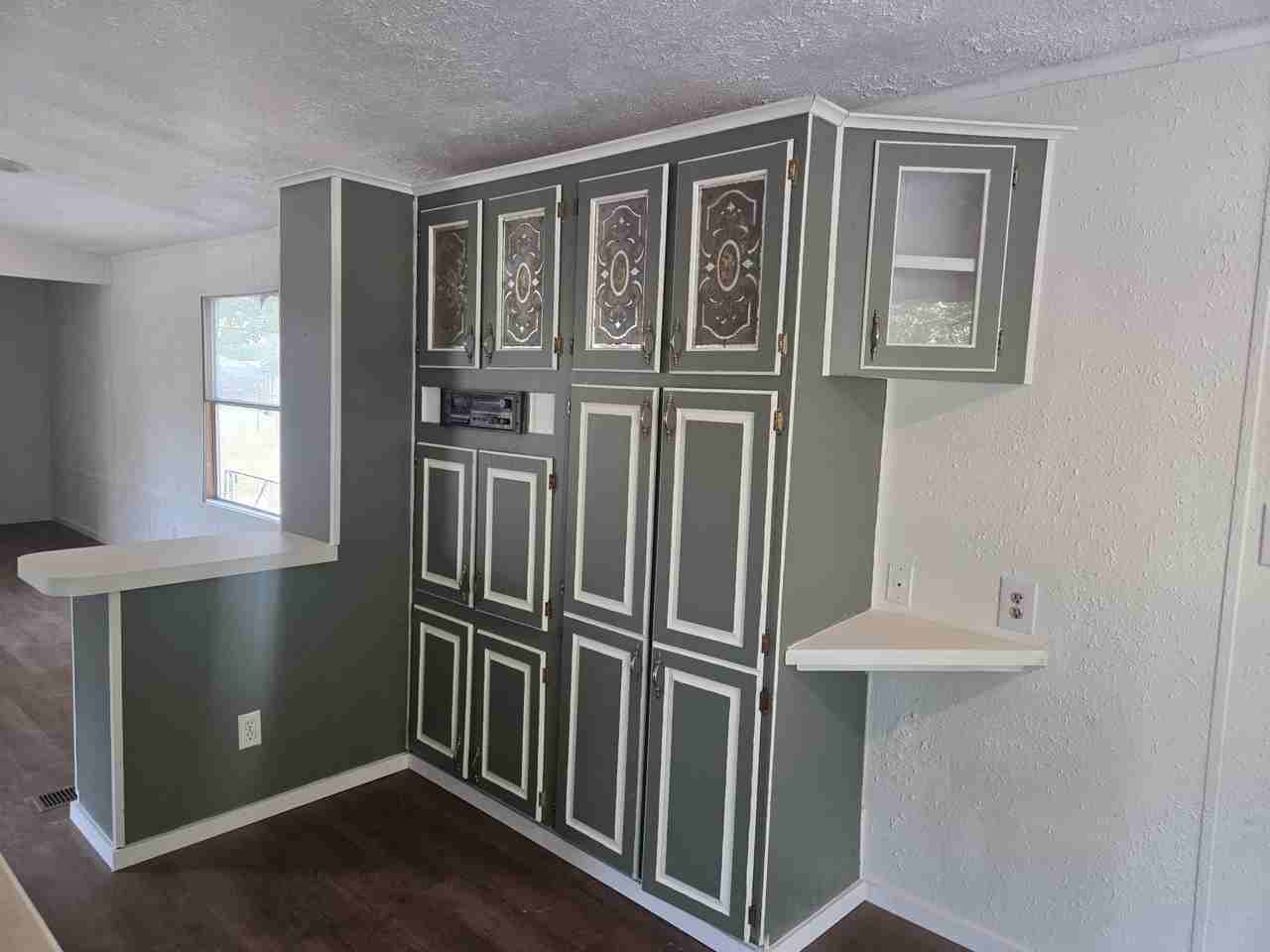 1008 W Kirkwood St #1 - Photo 4 of 12