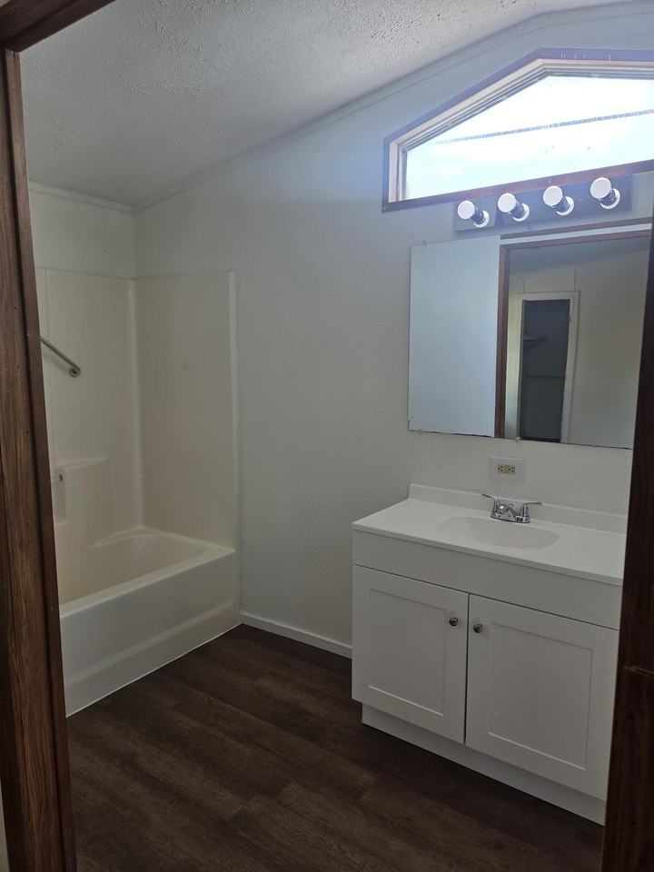 1008 W Kirkwood St #1 - Photo 7 of 12