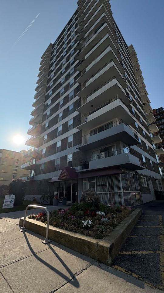Central Towers - Photo 3 of 8