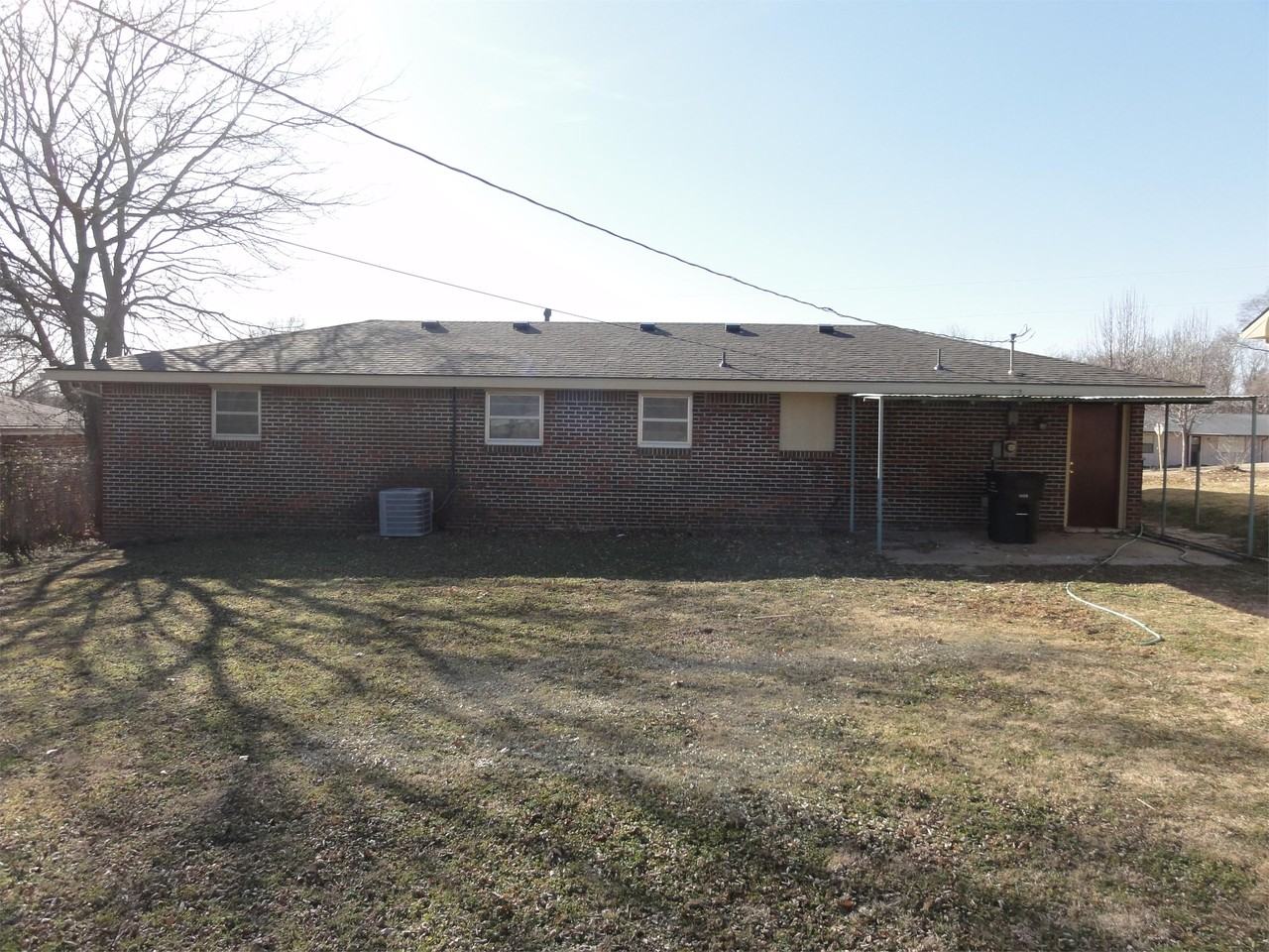 212 S Barbara Ave - Photo 5 of 6