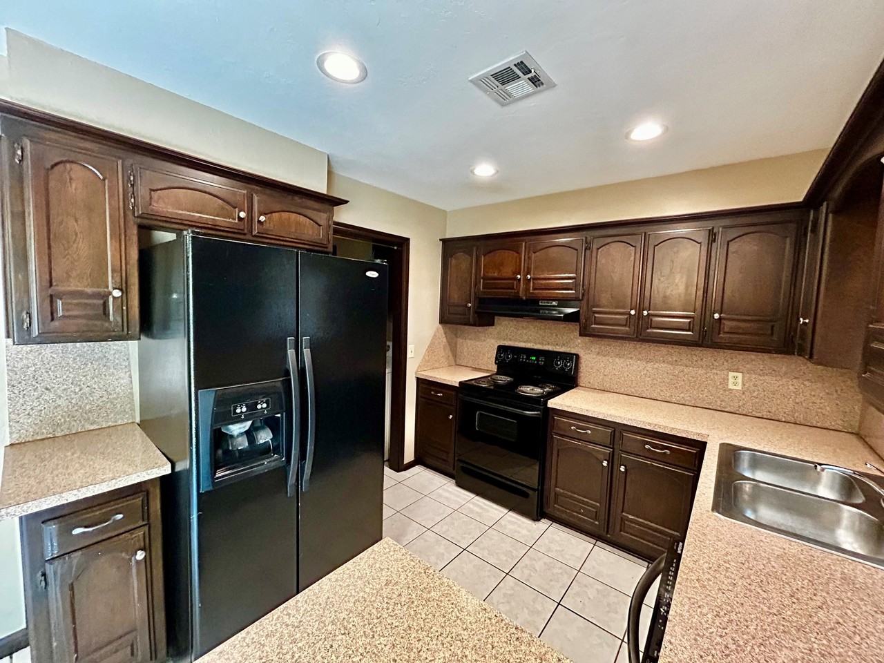 605 Hawthorne Pl #1 - Photo 4 of 14