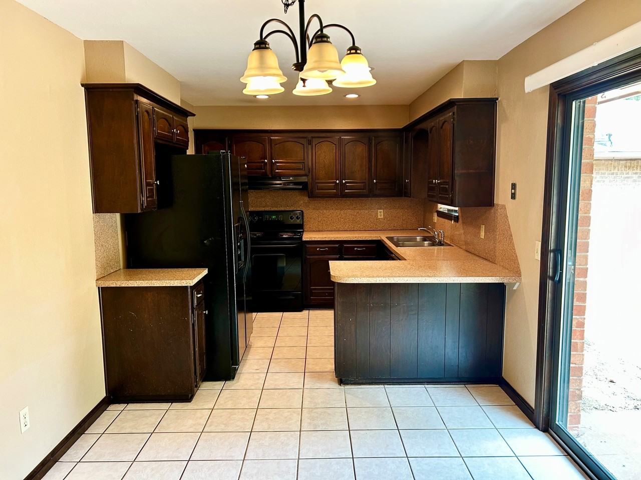 605 Hawthorne Pl #1 - Photo 5 of 14