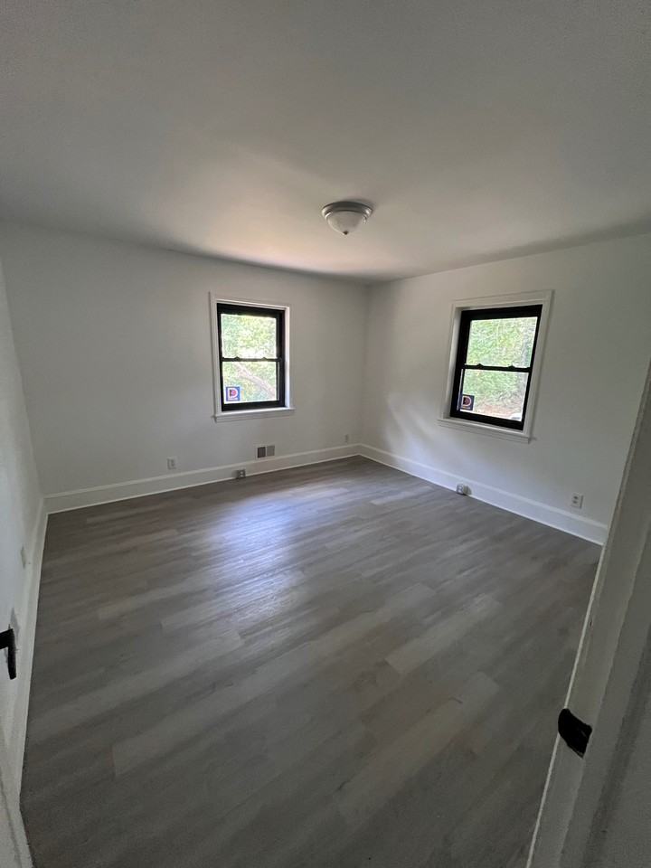 312 Davis Park Rd - Photo 4 of 27