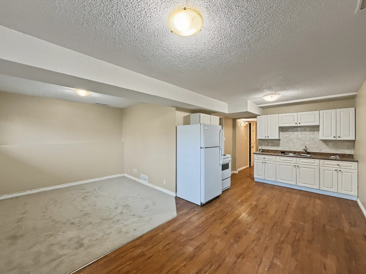 6425 35 Ave Nw - Photo 3 of 8