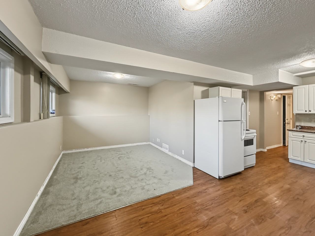 6425 35 Ave Nw - Photo 4 of 8