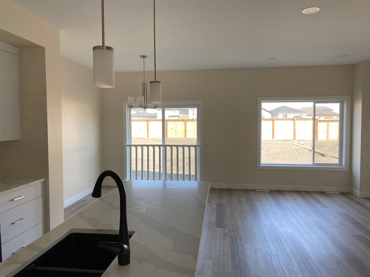 254 Whitehorn Cres - Photo 3 of 12