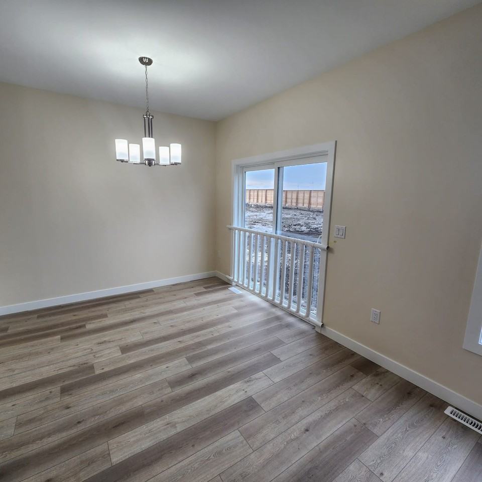 254 Whitehorn Cres - Photo 5 of 12
