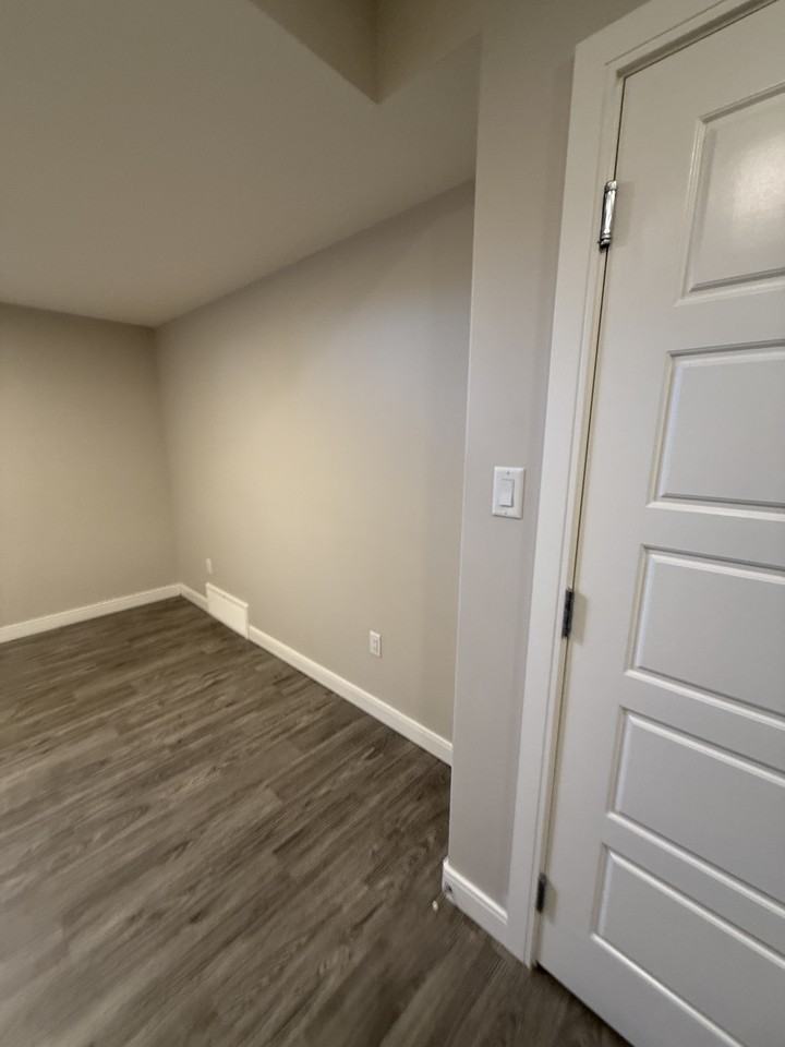 9641 155 St Nw - Photo 5 of 24