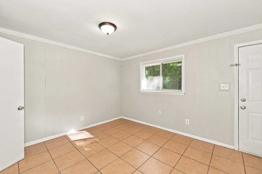 2230 Kilarney Rd - Photo 7 of 18