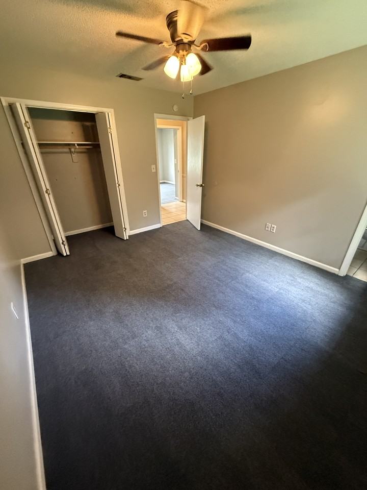 174 Creek Dr #B - Photo 6 of 8