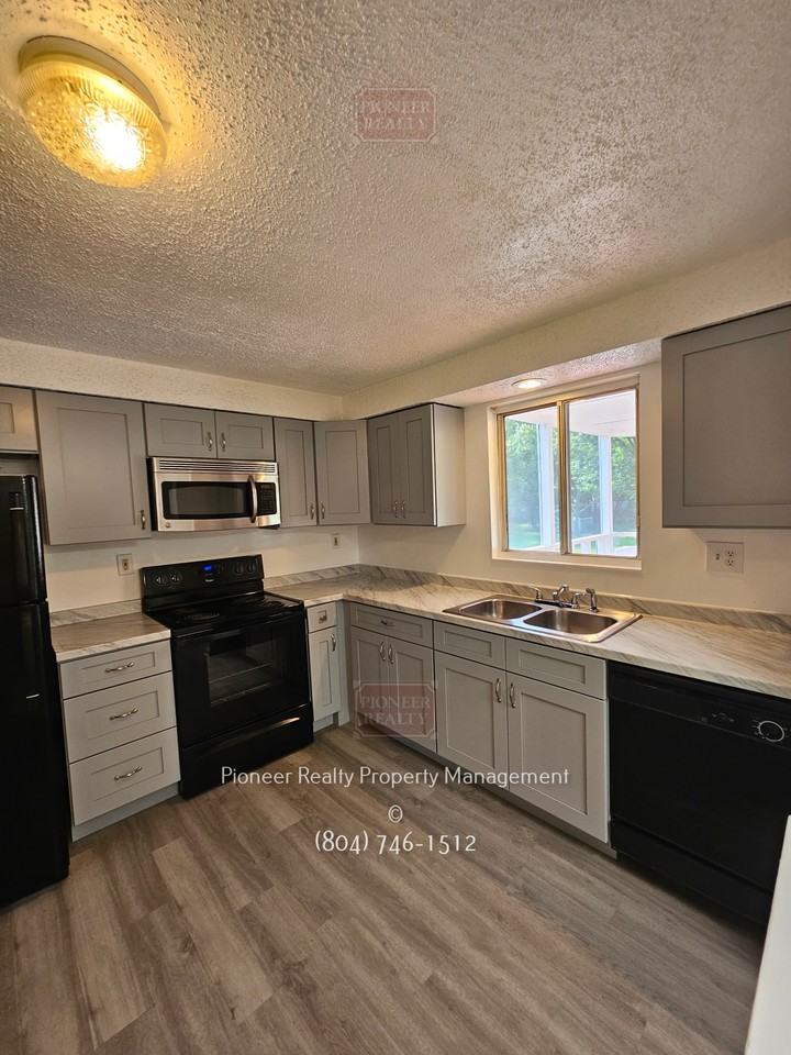 6351 Lereve Cir #1 - Photo 6 of 39