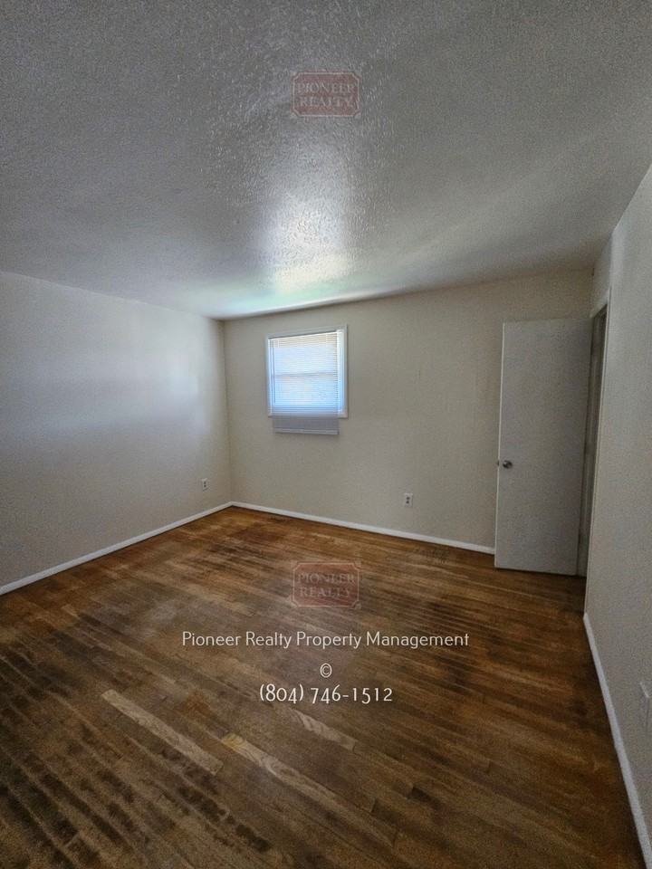 1250 Wallace St #4 - Photo 3 of 19