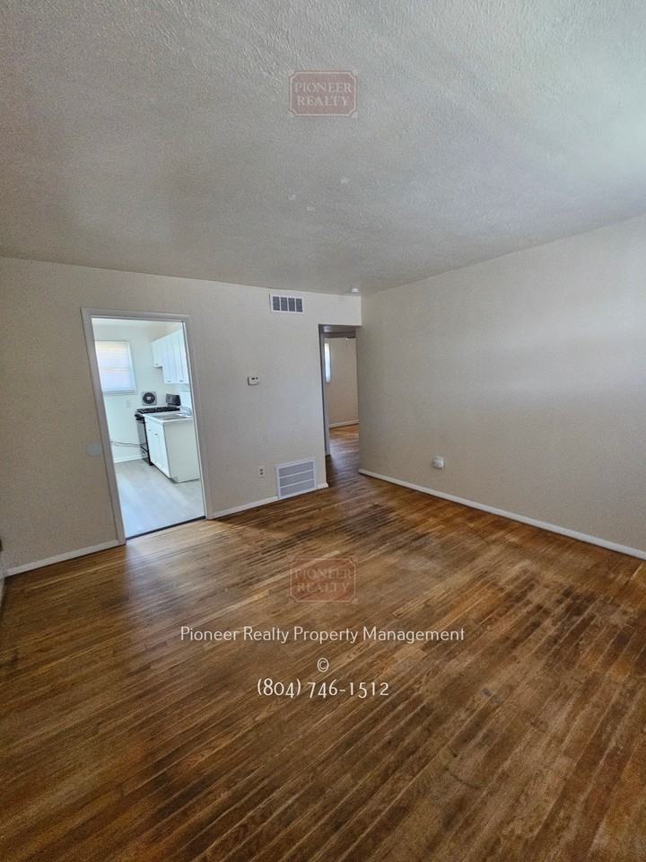 1250 Wallace St #4 - Photo 4 of 19