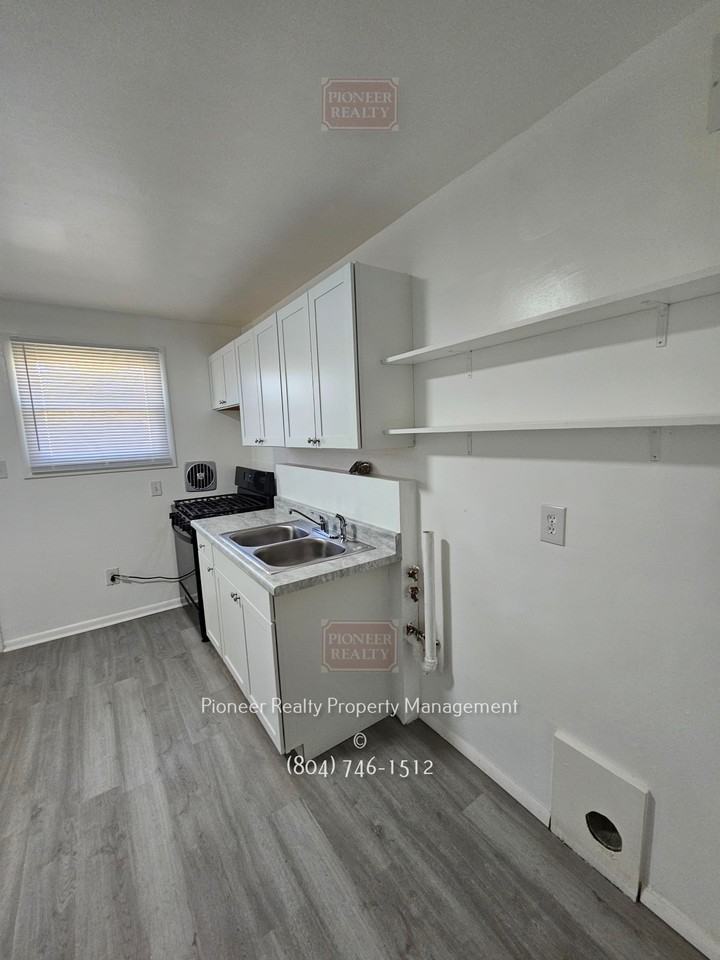 1250 Wallace St #4 - Photo 5 of 19