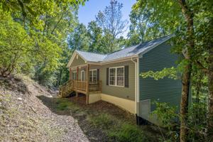 featured image of 15 Maplewood Dr #1