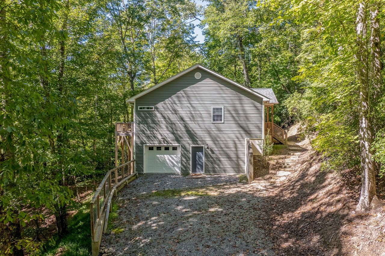 15 Maplewood Dr #1 - Photo 2 of 16