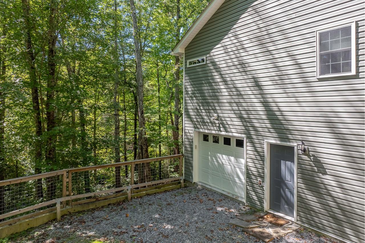15 Maplewood Dr #1 - Photo 3 of 16
