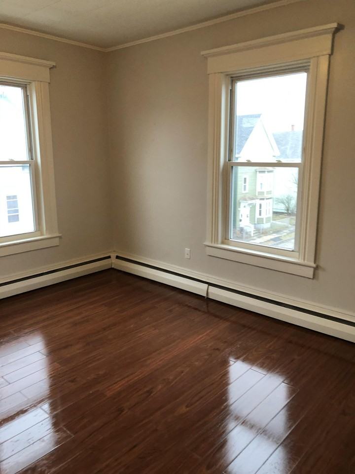 262 Auburn St Apt 3 #262-3 - Photo 4 of 17