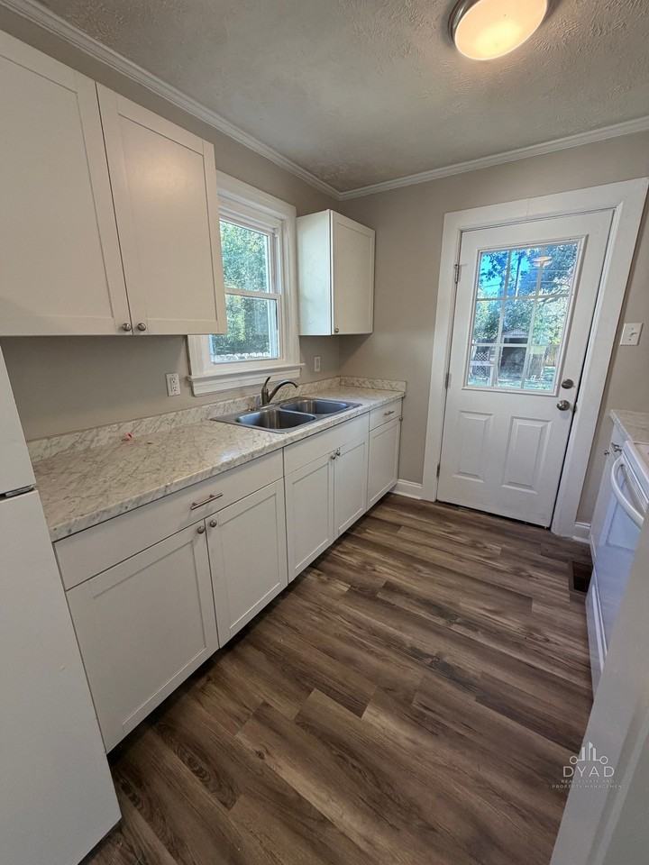 324 Victory Ave #1 - Photo 5 of 11